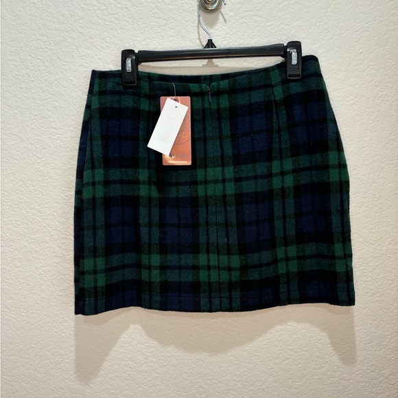 NWT- FASHION on Earth Plaid Mini Skirt w/ Small Slit. Black/ Green - Picture 3 of 3